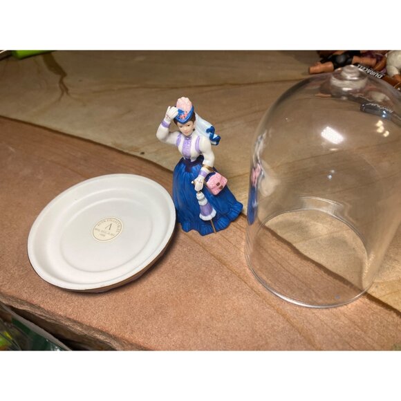 Avon Mrs PFE Albee Miniature Figure and Plastic Display Dome - Picture 7 of 11